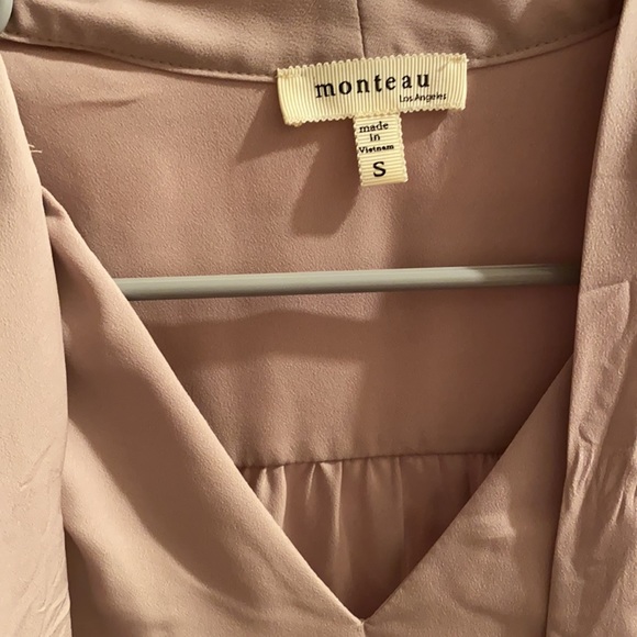 Pretty V-neck blouse with tie in front. - Picture 2 of 3